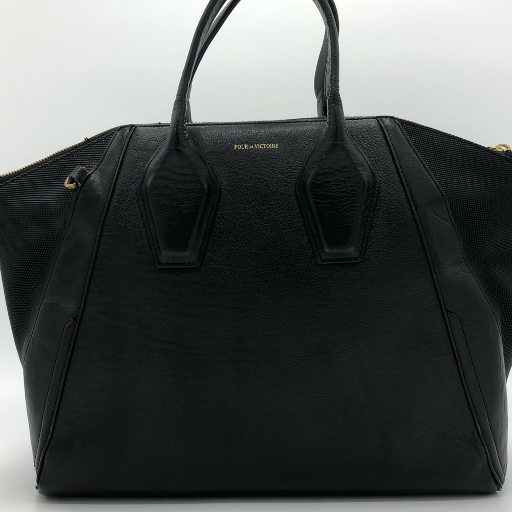 Pour la Victorie Noemi in Black